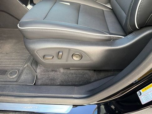 Used 2025 Buick Enclave Preferred w/ LPO, Floor Liner Package FWD image 59