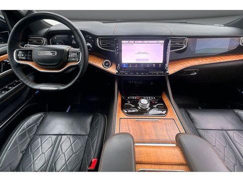Certified 2024 Jeep Grand Wagoneer Series III w/ HD Trailer Tow Package AWD/4WD image 18