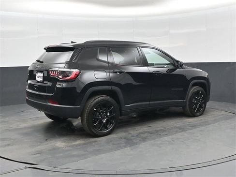 New 2026 Jeep Compass Latitude image 3
