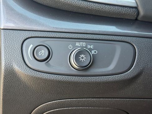 Used 2021 Buick Encore Preferred FWD image 24