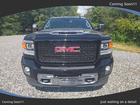 Used 2018 GMC Sierra 2500 Denali w/ Duramax Plus Package AWD/4WD image 8