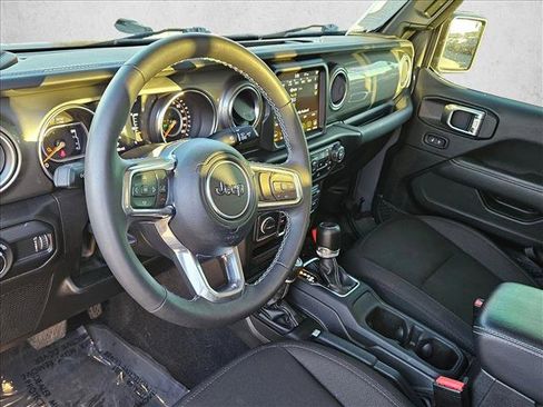 Used 2023 Jeep Gladiator Overland w/ LED Lighting Group image 10