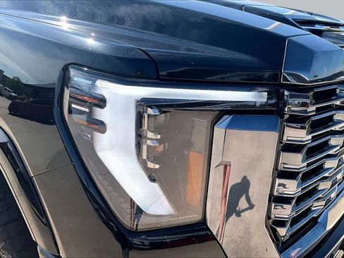 Used 2024 GMC Sierra 2500 Denali Ultimate AWD/4WD image 19