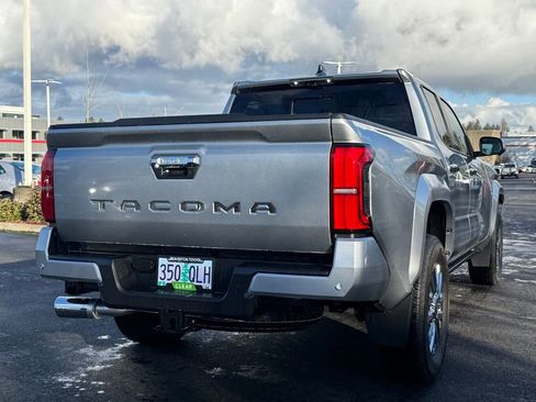 Used 2025 Toyota Tacoma Limited image 5