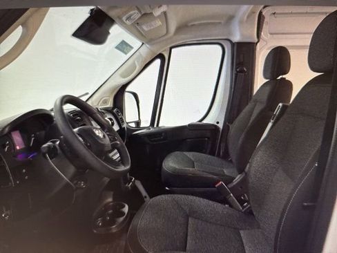 Used 2025 RAM ProMaster 2500 w/ Convenience Group image 10