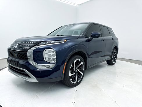 Used 2023 Mitsubishi Outlander SE image 13