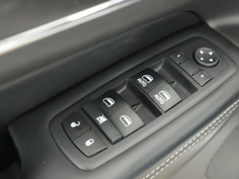 Used 2017 Jeep Grand Cherokee Limited image 9