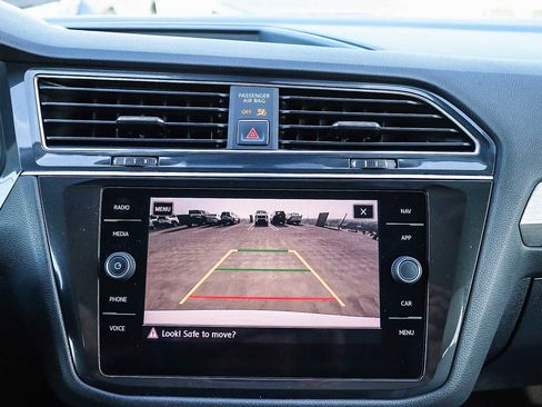 Used 2018 Volkswagen Tiguan SEL image 25