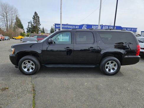 Used 2011 Chevrolet Suburban LT image 2