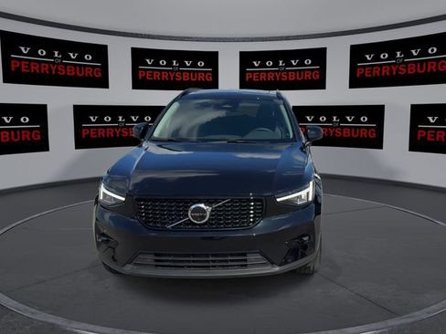 Used 2023 Volvo XC40 B5 Plus w/ Driver Assist Package AWD/4WD image 3