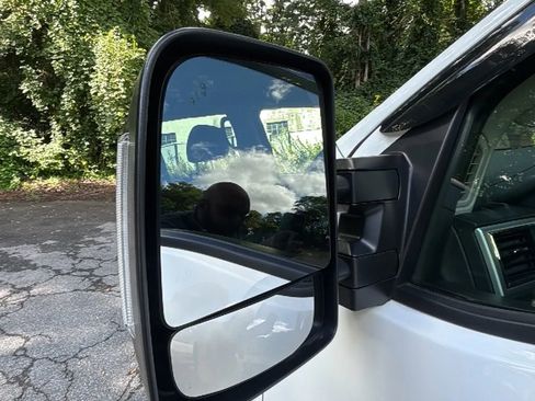 Used 2021 Nissan Titan SV w/ SV Convenience Package image 28