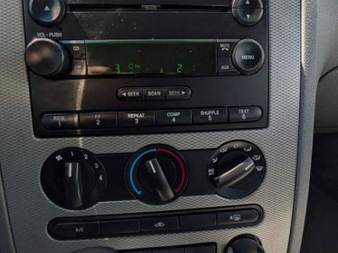 Used 2005 Ford Five Hundred SE image 16