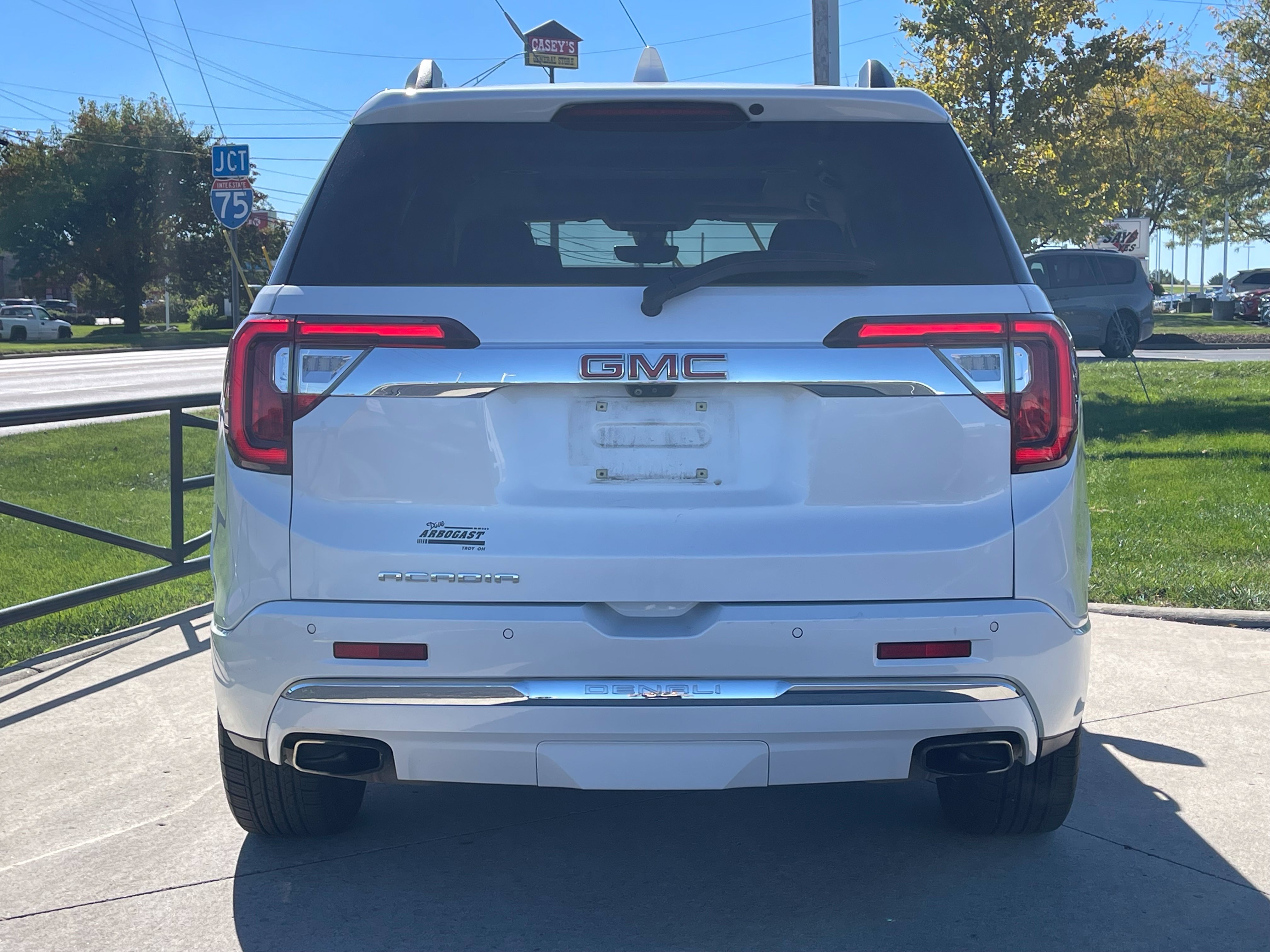 Used 2022 GMC Acadia Denali w/ Denali Ultimate Package FWD image 6
