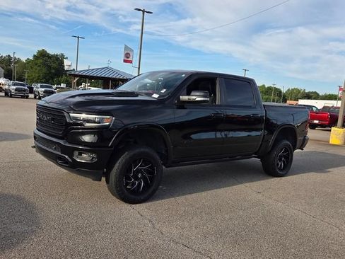 Used 2020 RAM 1500 Limited w/ Black Appearance Package AWD/4WD image 3