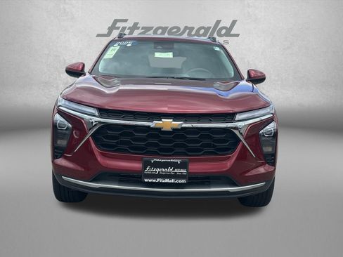 Certified 2025 Chevrolet Trax LT FWD image 3