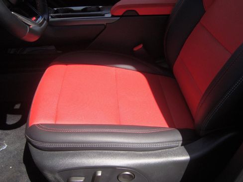 Used 2025 Chevrolet Equinox EV RS image 8