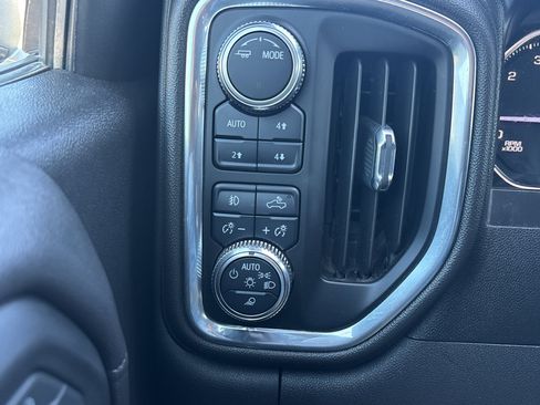 Used 2022 GMC Sierra 1500 SLT AWD/4WD image 17