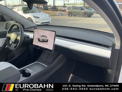 Used 2022 Tesla Model Y Performance image 16