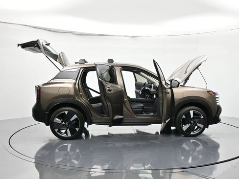New 2026 Nissan Kicks SR w/ Cold Weather Package AWD/4WD image 41