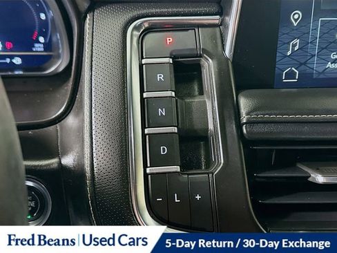 Used 2023 GMC Yukon XL SLT w/ SLT Premium Package image 19