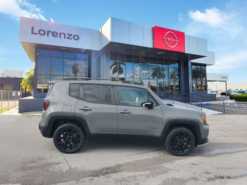 Used 2022 Jeep Renegade Altitude w/ Convenience Group AWD/4WD image 4