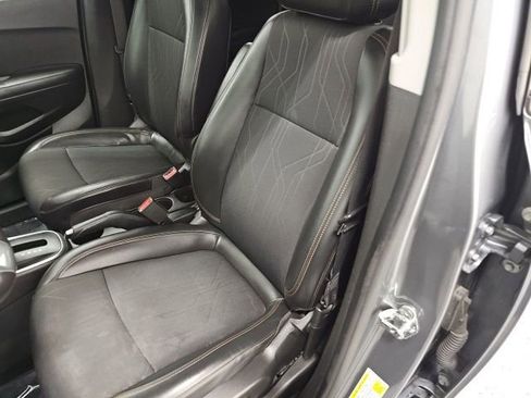 Used 2019 Chevrolet Trax LT w/ LT Convenience Package AWD/4WD image 15