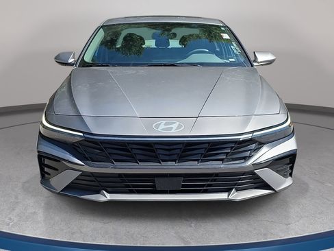Used 2025 Hyundai Elantra SEL FWD image 4