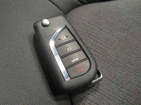 Used 2019 Toyota Camry LE FWD image 32