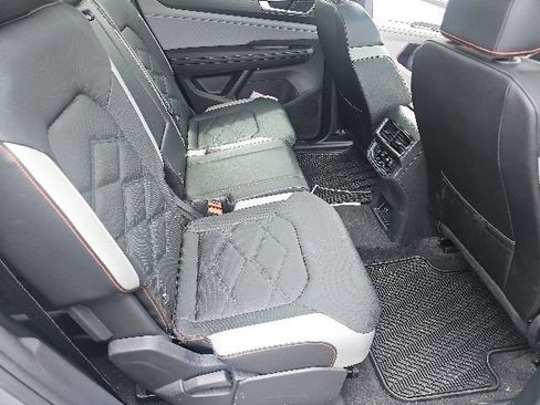 Used 2024 Volkswagen Atlas Peak Edition SEL AWD/4WD image 11