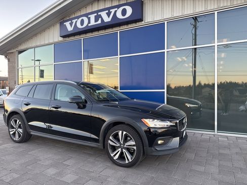 Used 2023 Volvo V60 B5 Cross Country Plus w/ Climate Package image 1