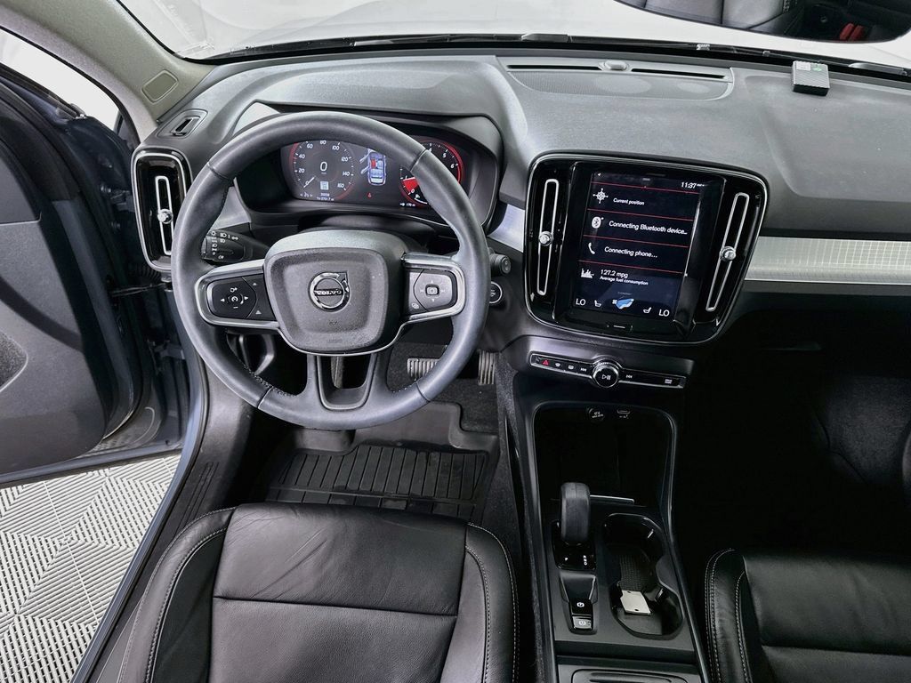 Used 2022 Volvo XC40 T5 Momentum AWD/4WD image 19