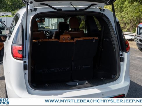 New 2026 Chrysler Pacifica Pinnacle image 30
