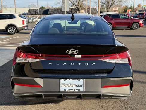 Certified 2025 Hyundai Elantra Sport image 6