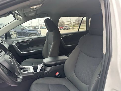 Used 2024 Toyota RAV4 LE AWD/4WD image 7