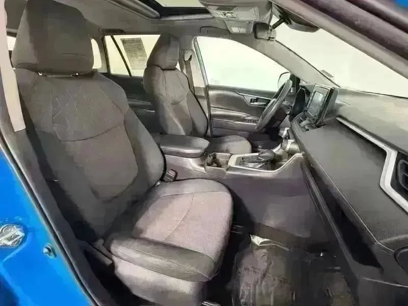 Used 2019 Toyota RAV4 XLE AWD/4WD image 30