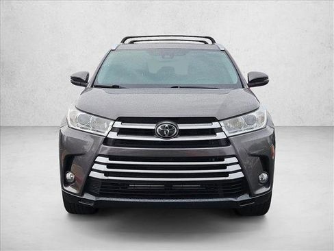 Used 2019 Toyota Highlander XLE image 2
