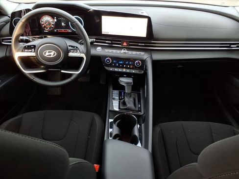 Certified 2025 Hyundai Elantra SEL image 16