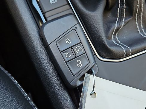 Used 2023 Volkswagen Taos SE image 19