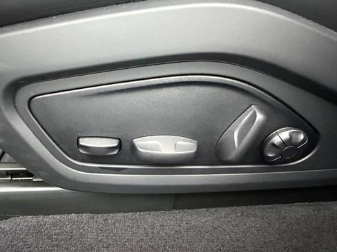 Certified 2025 Porsche Taycan AWD/4WD image 22