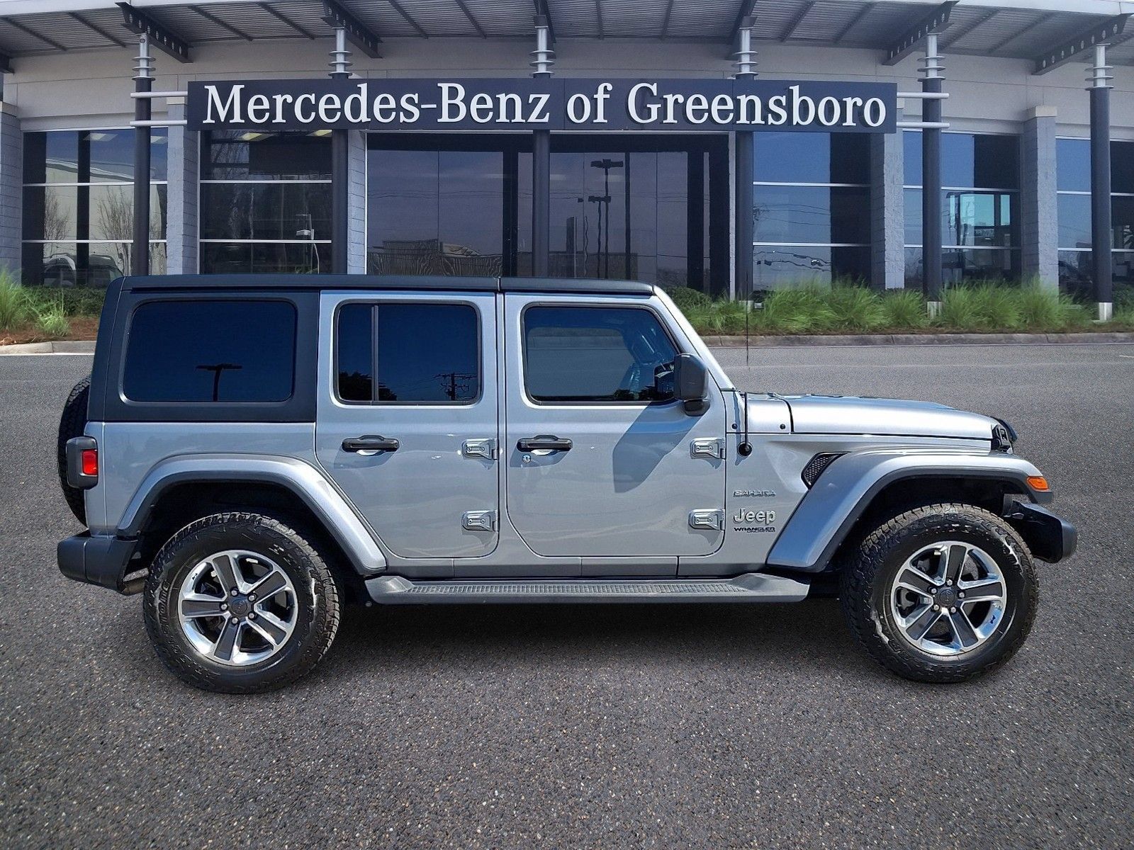 Used 2020 Jeep Wrangler Unlimited Sahara AWD/4WD image 7