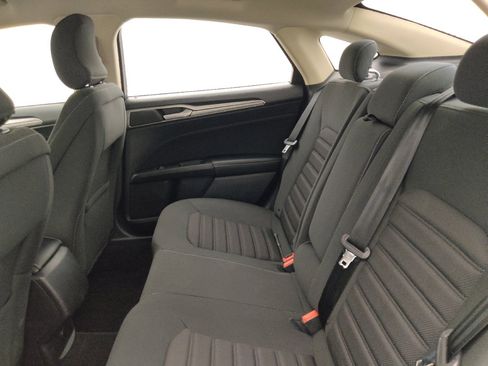 Used 2018 Ford Fusion SE FWD image 18
