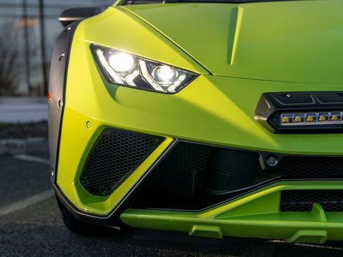 Used 2024 Lamborghini Huracan Sterrato image 13