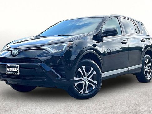 Used 2018 Toyota RAV4 LE image 15