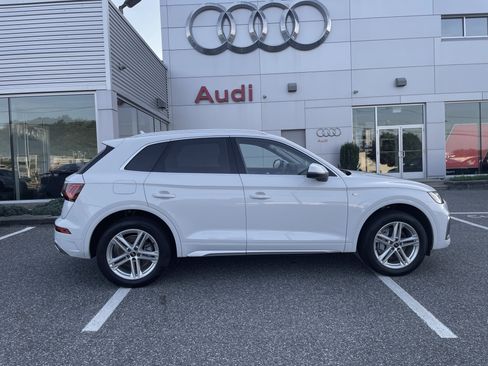 Certified 2024 Audi Q5 e Premium Plus w/ Premium Plus Package AWD/4WD image 3