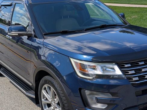 Used 2017 Ford Explorer Limited w/ Equipment Group 303A AWD/4WD image 14