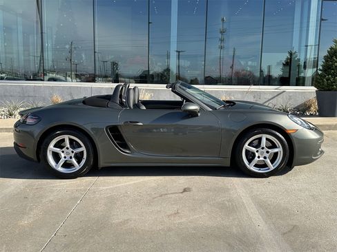 Certified 2024 Porsche 718 Boxster image 8