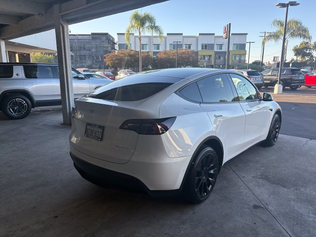Used 2022 Tesla Model Y Long Range AWD/4WD image 3