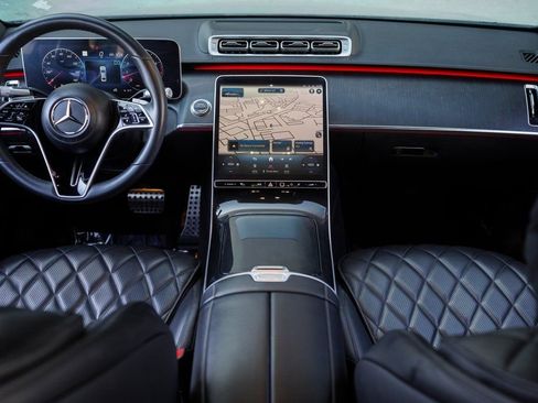 Used 2022 Mercedes-Benz S 580 4MATIC Sedan w/ AMG Line Package image 20