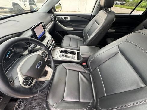 Used 2022 Ford Explorer XLT w/ Equipment Group 202A RWD image 29