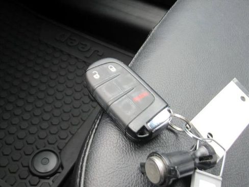 Used 2022 Jeep Compass Trailhawk w/ Trailer Tow Group image 30